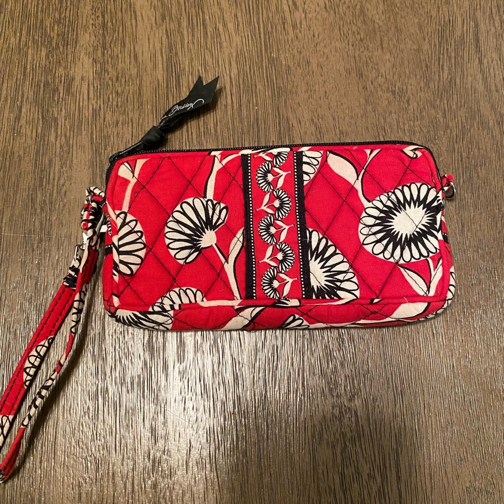 Vera Bradley Deco Daisy black, white and red wristlet